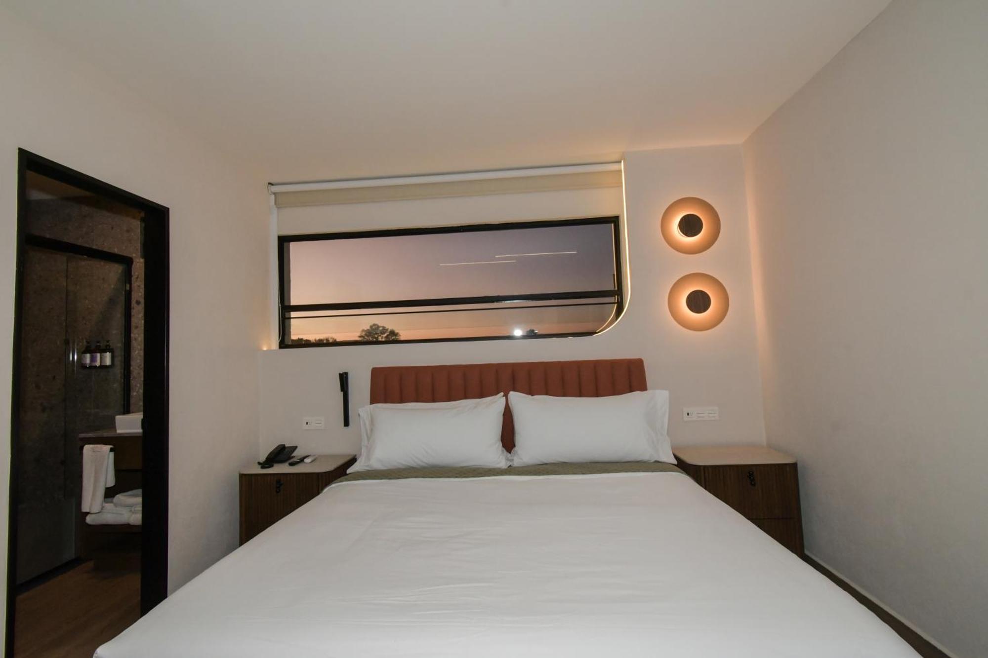Expo Satelite 2750 Hotel & Suites Guadalajara Kültér fotó