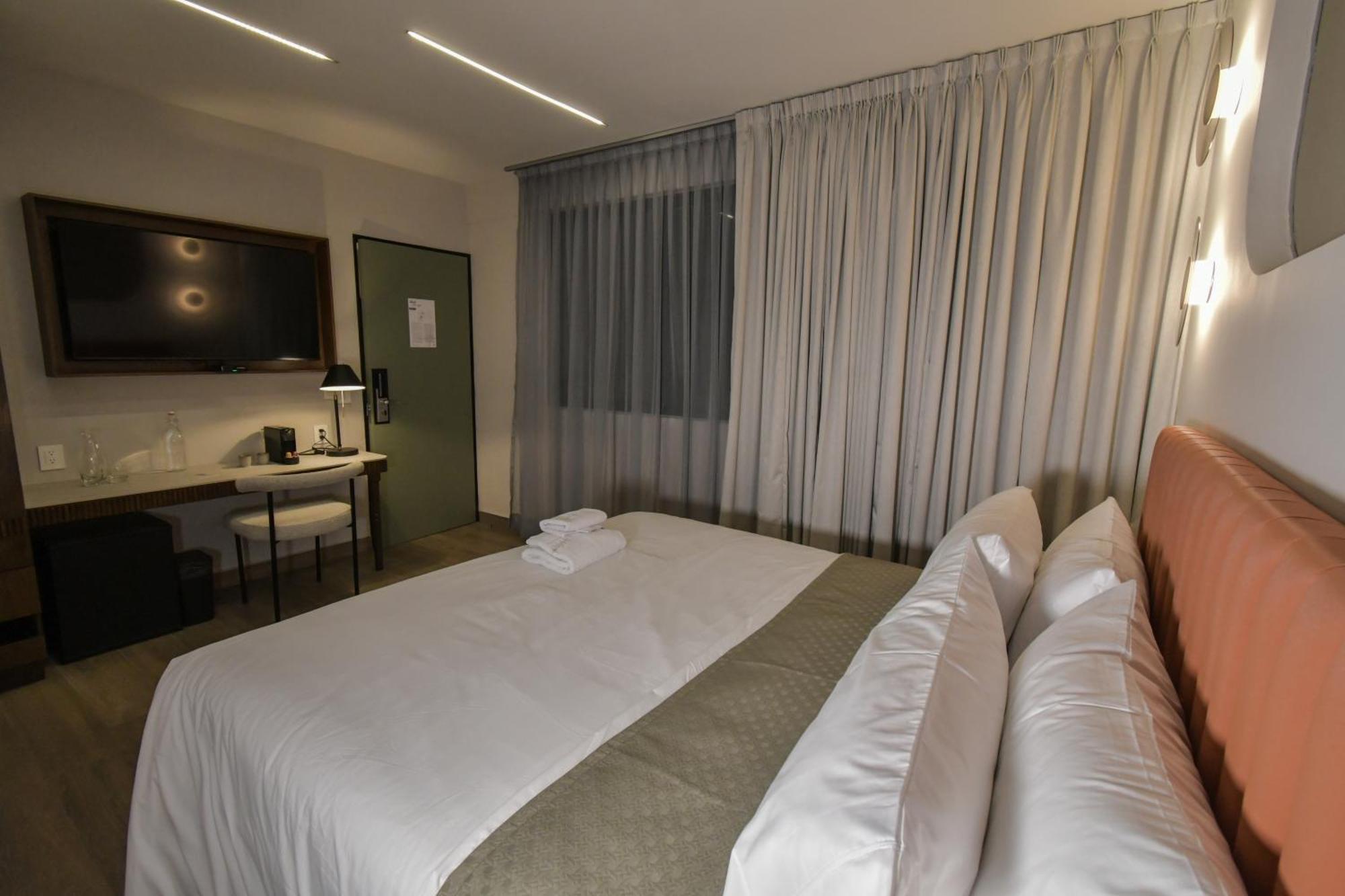 Expo Satelite 2750 Hotel & Suites Guadalajara Kültér fotó